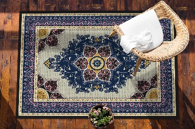 Piękny dywan zewnętrzny Orientalny turecki styl