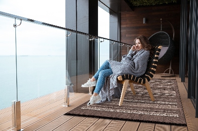 Tarasowy dywan zewnętrzny Brązowa tkanina ze wzorem