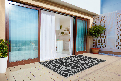 Nowoczesny dywan na balkon wzór Celtycki wzór
