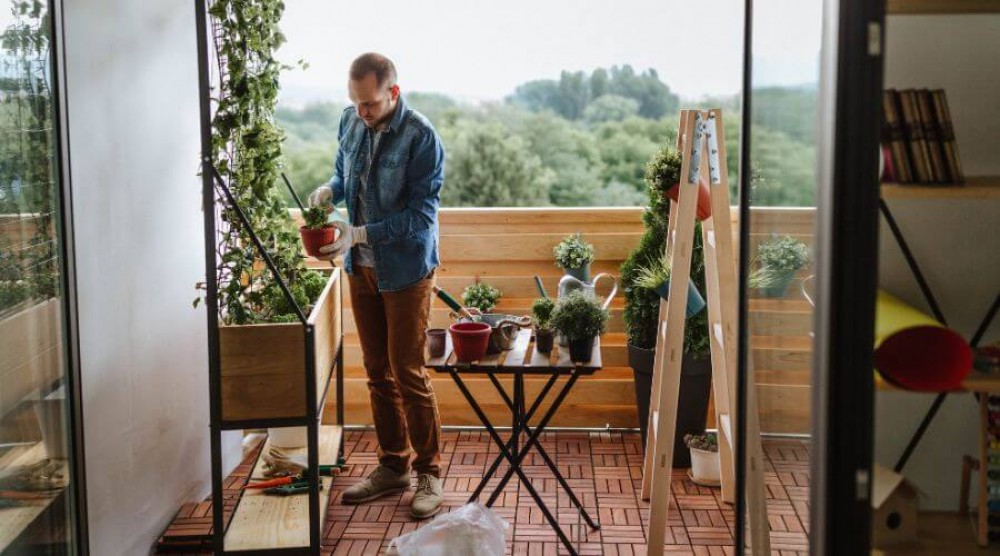 mały balkon w bloku