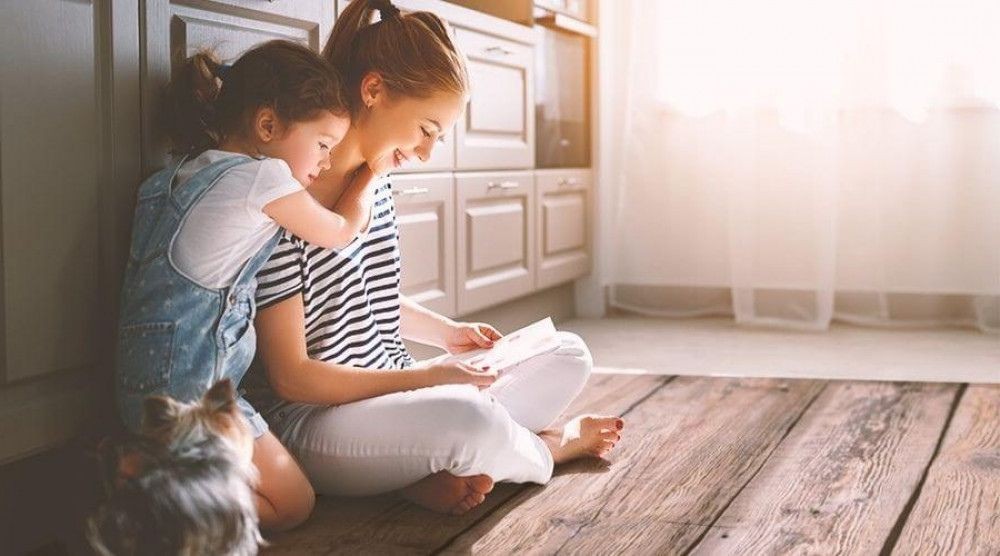Co na podłogę do kuchni? Poradnik dla osób urządzających wnętrze