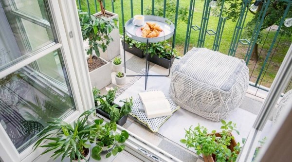 Mały balkon w bloku inspiracje i pomysły na wykorzystanie przestrzeni